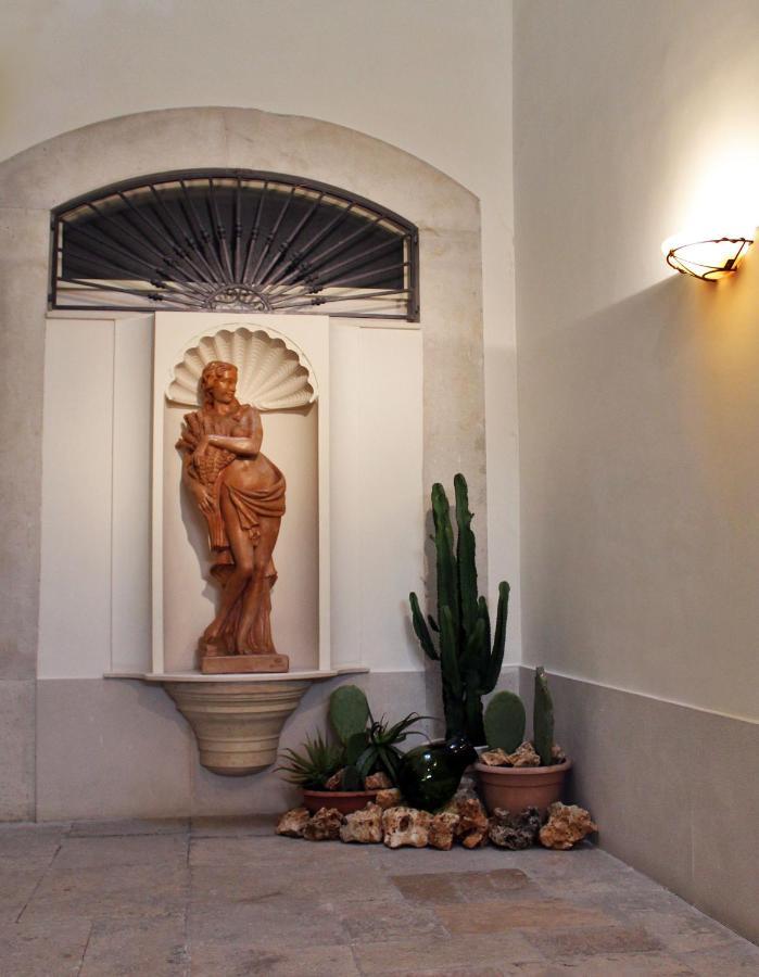 Bed and Breakfast Dimora De Brado Трани Экстерьер фото
