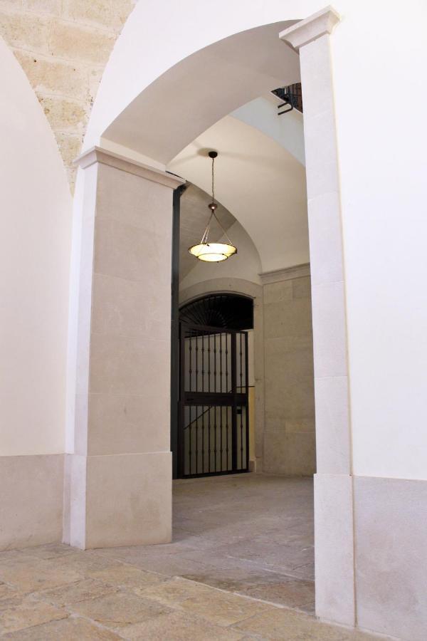 Bed and Breakfast Dimora De Brado Трани Экстерьер фото